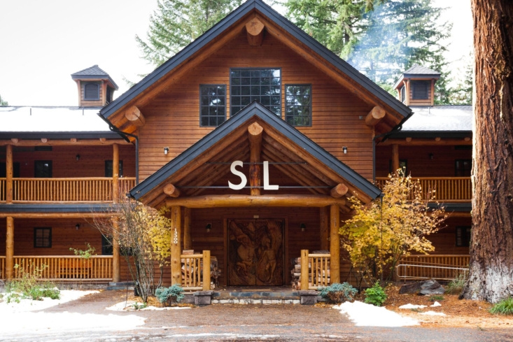 The Suttle Lodge isn’t new. In fact, it’s been around since the 1930s, but many of the cabins succumbed to fires over the years. The main building, called the Lodge, is the newest, built in 2005.